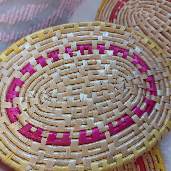 Vintage Handmade Wicker Oval Table Mat Lot of 3 Red/Pink/Burgundy 11.5" x 8.5" - Picture 6 of 8